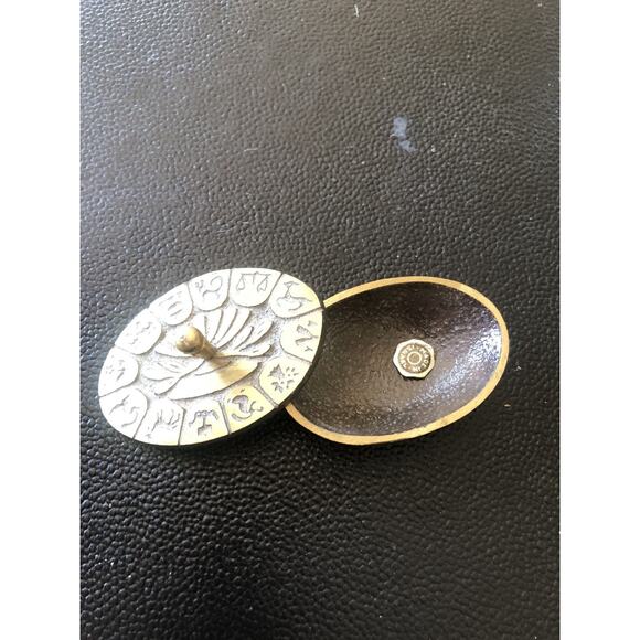 VINTAGE BRASS TRINKET DISH WITH TOP Lid Made IN ISRAEL Oval - Picture 1 of 7